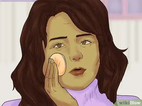 Imagen titulada Care for Your Skin over 40 Step 4