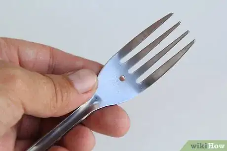 Imagen titulada Make Wind Chimes From Old Silverware Step 2Bullet2
