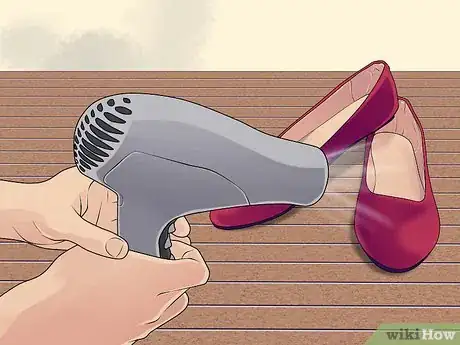 Imagen titulada Stretch Tight Ballet Flats Step 8