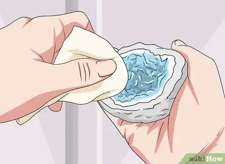Imagen titulada Clean Geodes Step 13