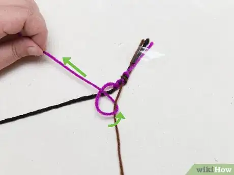 Imagen titulada Make Bracelets out of Thread Step 4