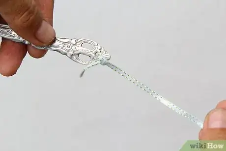 Imagen titulada Make Wind Chimes From Old Silverware Step 5