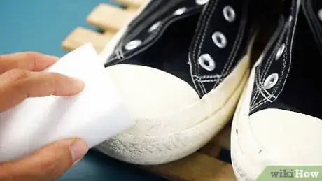 Imagen titulada Clean Your Converses Step 12