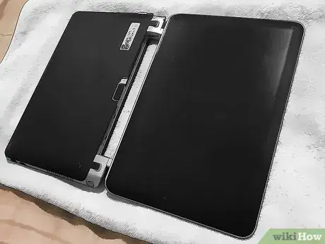 Imagen titulada Clean a Laptop Keyboard Step 14