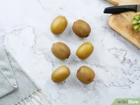 Imagen titulada Tell if a Kiwi Is Ripe Step 1
