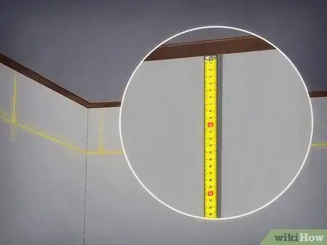 Imagen titulada Hang Border Wallpaper Step 4