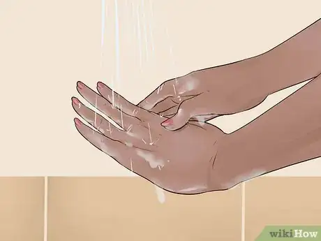 Imagen titulada Help a Male Child Provide a Urine Sample Step 7