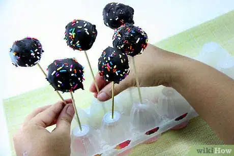 Imagen titulada Make a Cake Pop Holder Step 4