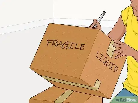 Imagen titulada Pack Liquids for Shipping Step 14