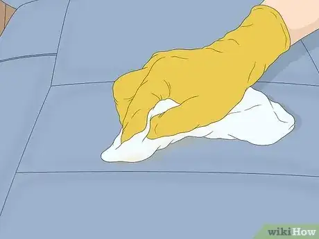 Imagen titulada Get Urine Out of a Car Seat Step 4