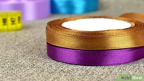 Imagen titulada Make Ribbon Leis Step 1