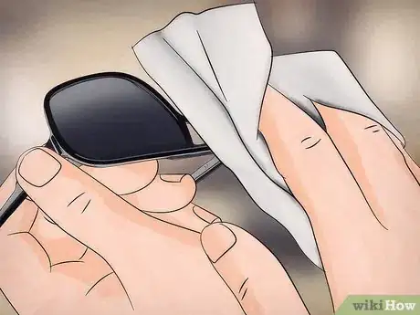 Imagen titulada Remove Scratches from Sunglasses Step 18