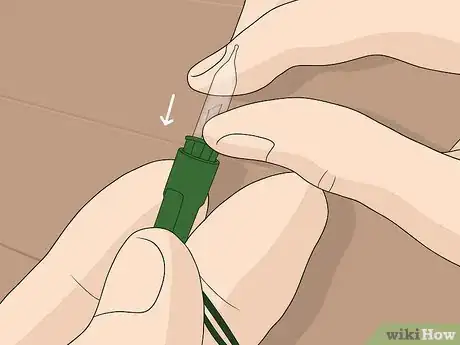 Imagen titulada Fix Christmas Lights Step 19