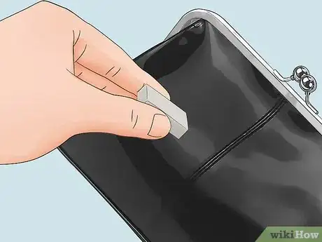 Imagen titulada Clean Patent Leather Step 17