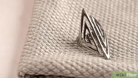 Imagen titulada Clean Jewelry with Baking Soda Step 12