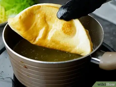 Imagen titulada Make a Taco Bell Beef Chalupa Supreme Step 5