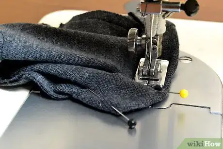 Imagen titulada Make Mittens from Old Sweaters Step 16