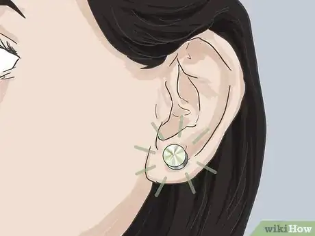 Imagen titulada Pierce Your Ear with a Safety Pin Step 11