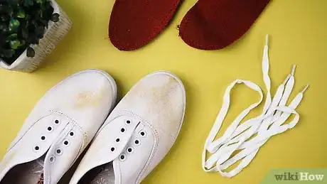 Imagen titulada Clean Keds Step 1