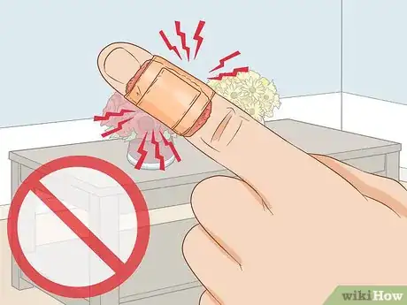 Imagen titulada Apply Different Types of Bandages Step 13