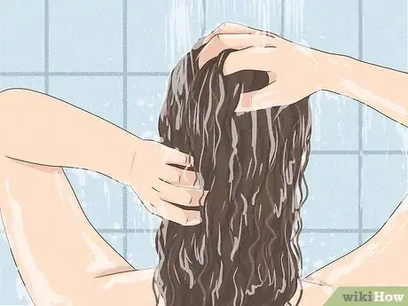 Imagen titulada Define Curly Hair Step 5