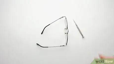 Imagen titulada Adjust Eye Glasses Step 4 preview