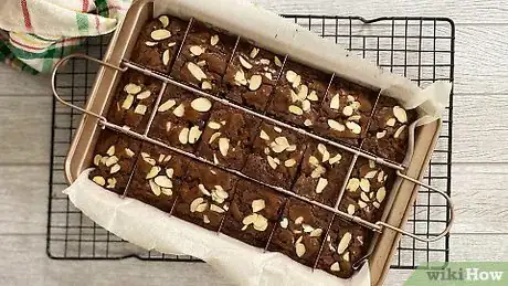 Imagen titulada Cut Brownies Step 15