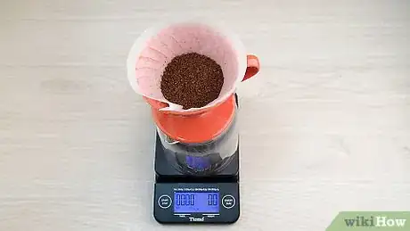 Imagen titulada Make Pour Over Coffee Step 7