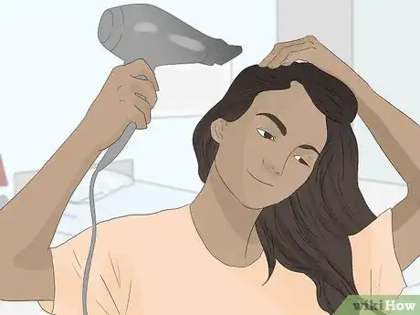 Imagen titulada Feather Hair Around Your Face Step 11