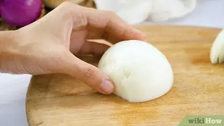Imagen titulada Cut an Onion Into Wedges Step 5