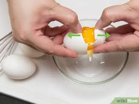 Imagen titulada Make Cheesy Scrambled Eggs Step 2