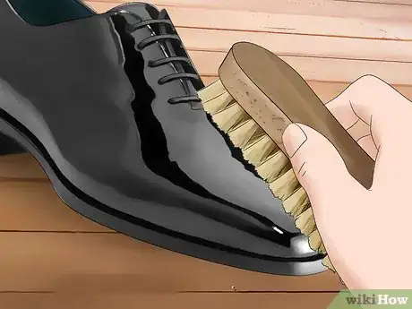 Imagen titulada Clean Patent Leather Step 1