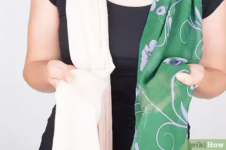Imagen titulada Wear a Scarf With a T Shirt Step 3