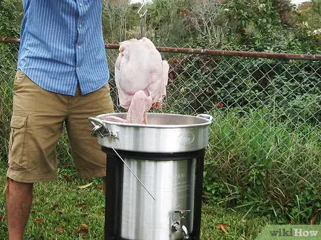 Imagen titulada Butcher and Remove the Pin Feathers of a Turkey Step 2