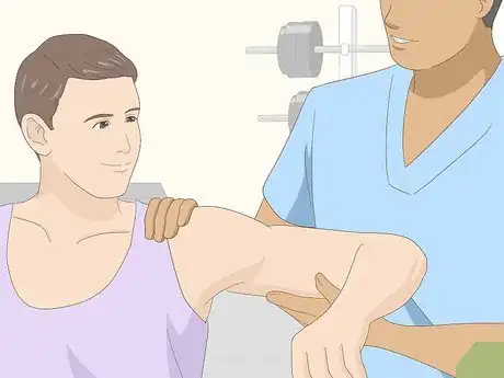 Imagen titulada Fix a Dislocated Shoulder Step 10
