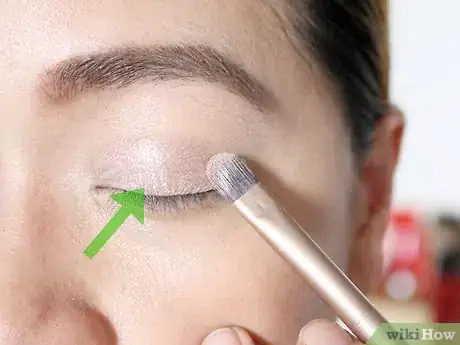 Imagen titulada Apply Natural Makeup for Brown Eyes Step 4