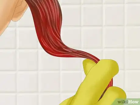 Imagen titulada Do a Strand Test Before Dyeing Your Hair Step 10