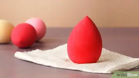 Imagen titulada Clean a Beauty Blender Step 13