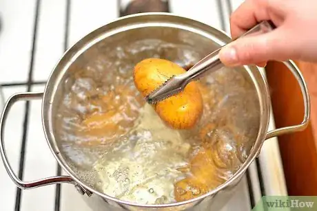 Imagen titulada Peel Potatoes With an Ordinary Kitchen Knife Step 13