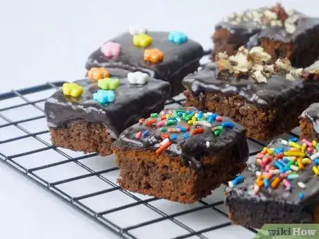 Imagen titulada Make Chocolate Covered Brownie Bites Step 13