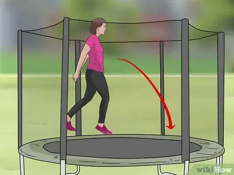Imagen titulada Flip on the Trampoline Step 14
