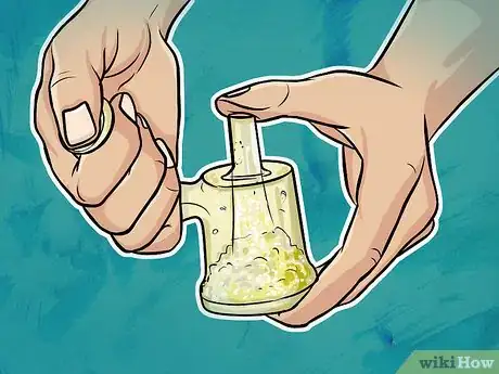 Imagen titulada Clean a Bubbler Pipe Step 4