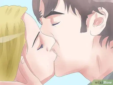 Imagen titulada Bite Someone's Lip Step 3
