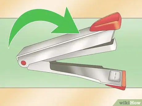 Imagen titulada Refill a Stapler Step 3
