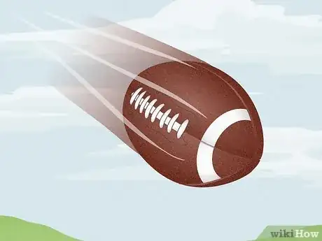 Imagen titulada Catch a Football Step 1
