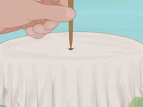 Imagen titulada Make Pot Liners for Plants Step 4