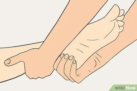 Imagen titulada Give a Foot Massage Step 7