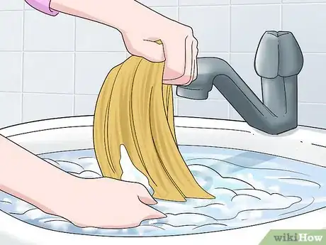 Imagen titulada Take Care of Synthetic Hair Extensions Step 5