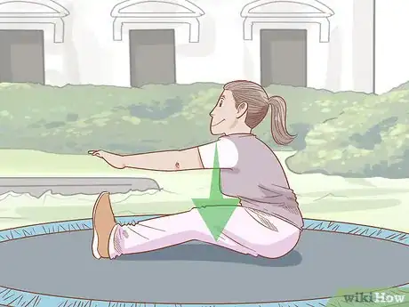 Imagen titulada Do Trampoline Tricks Step 13