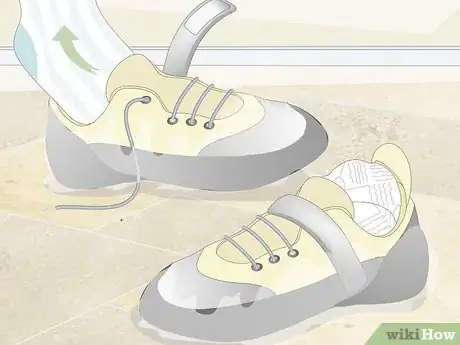 Imagen titulada Stretch Rock Climbing Shoes Step 16